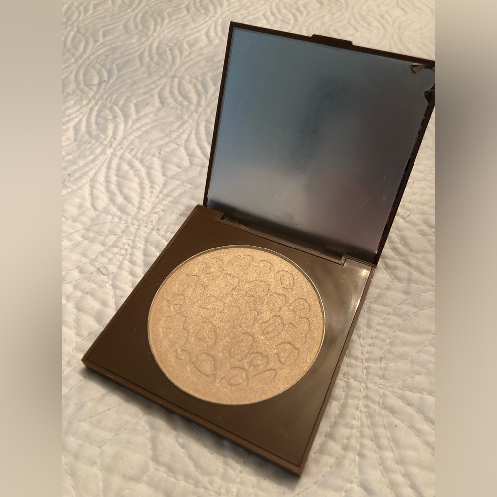 KYLIE Cosmetics Pressed Highlighter